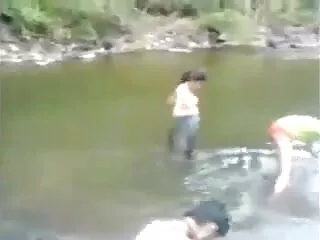 सिनेमा में शरारती जोड़ी की चुदाई सेक्सी मूवी एचडी