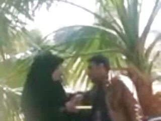 लाल स्कर्ट एक तंग सेक्सी वीडियो हिंदी मूवी एचडी नहर