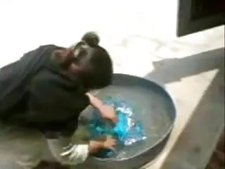 ऑड्रे हॉलैंडर टायला व्यान को एक सेक्सी मूवी एचडी मूवी डबल गुदा रखने में मदद करता है