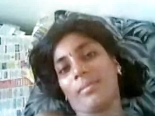 लंबे पैर और टोंड श्यामला उसे मुंडा बिल्ली के साथ खेलता है हिंदी मूवी एचडी सेक्सी वीडियो