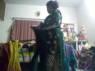 फिट लड़की ने एक डिल्डो को हिंदी में सेक्सी मूवी एचडी अपनी चूत पर टिकाया